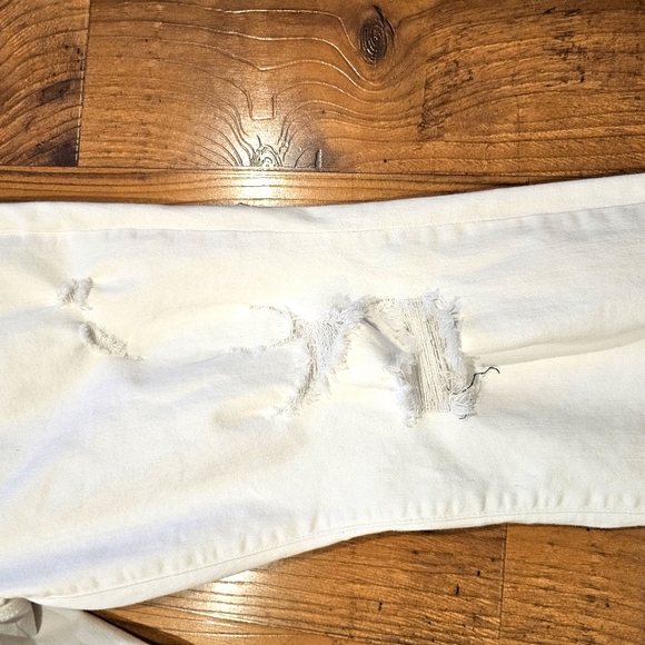 Judy Blue White Denium Boyfriend - Picture 3 of 11